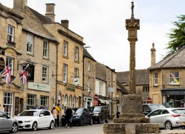 Go Cotswolds 20may22 137 900x900 72dpi